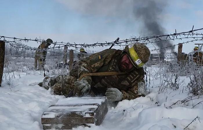 Ukraine
      orders
      evacuation
      of
      3,000
      children
      and
      parents
      from
      two
      regions
      as
      Russian
      forces
      advance