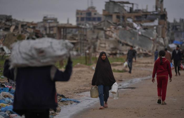 تسريبات
      «الخطط
      البديلة»...
      هل
      تعقّد
      مسار
      المرحلة
      الثانية
      من
      «اتفاق
      غزة»؟