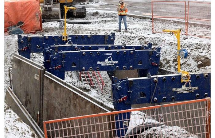 Calgary
      water
      system
      back
      under
      strain
      as
      feeder
      main
      repairs
      continue