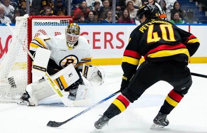 Canucks
      Player
      Grades:
      No
      luck
      despite
      Elias
      Pettersson
      dominance
      in
      3-2
      OT
      loss
      vs.
      Bruins