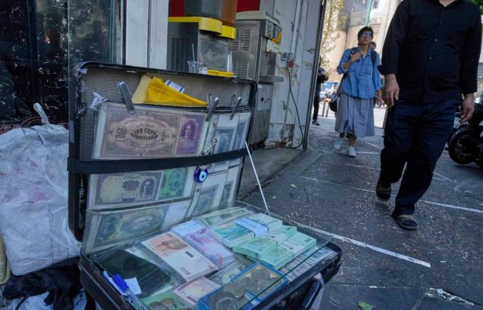 احتجاجات
      جديدة
      في
      بازار
      طهران…
      والسلطات
      تُشدد
      قيود
      الإنترنت