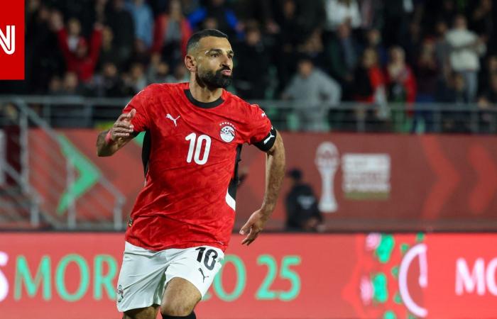 متابعة: التقط صوراً مع أطفال.. هكذا احتفل صلاح بعد فوز مصر على بنين