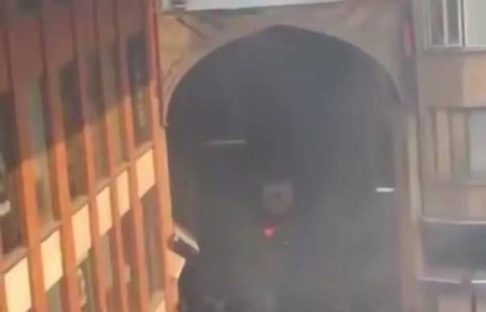 مقتل
      فتى
      من
      جراء
      صدم
      حافلة
      لحشد
      من
      اليهود
      المتدينين
      في
      القدس