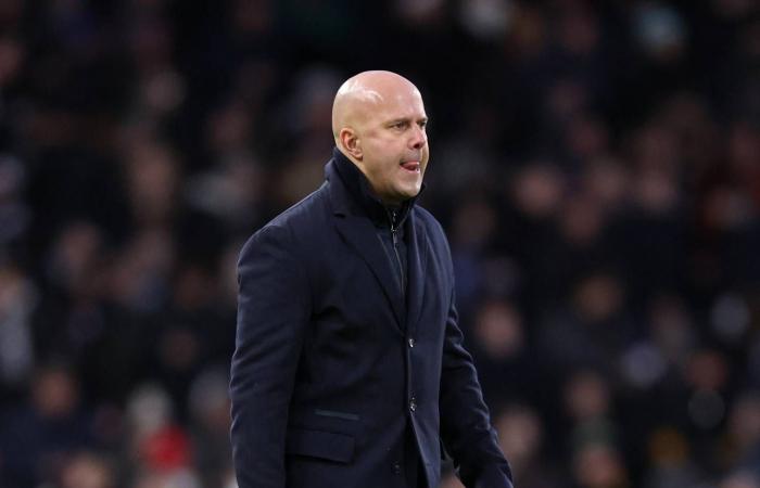 تين
      هاغ
      «مديراً
      تقنياً»
      لتفينتي
      الهولندي