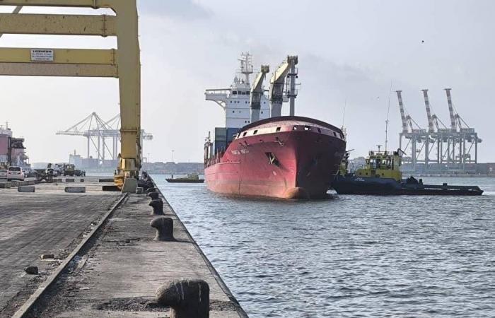 اليمن:
      خطوات
      حكومية
      لإعادة
      تشغيل
      ميناء
      الاصطياد
      بعدن