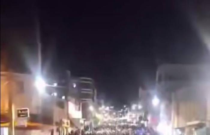 مقتل
      فتى
      من
      جراء
      صدم
      حافلة
      لحشد
      من
      اليهود
      المتدينين
      في
      القدس