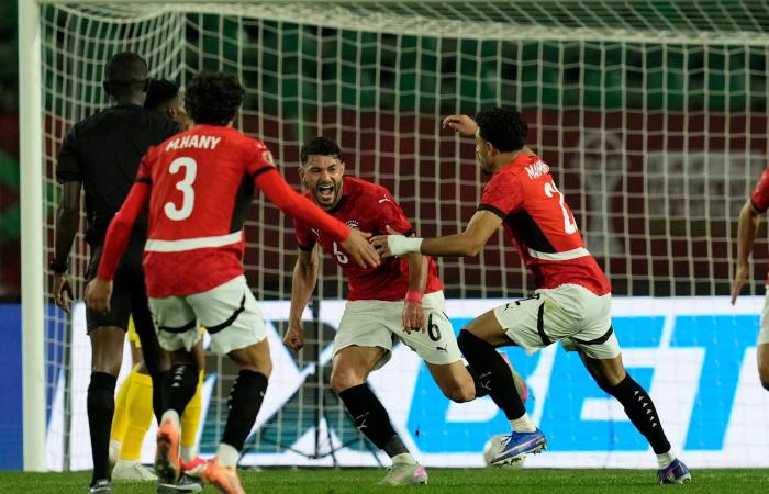 أمم
      أفريقيا:
      أوسيمهن
      غاضب
      من
      زميله
      لوكمان
      رغم
      الفوز
      الكبير
      لنيجيريا