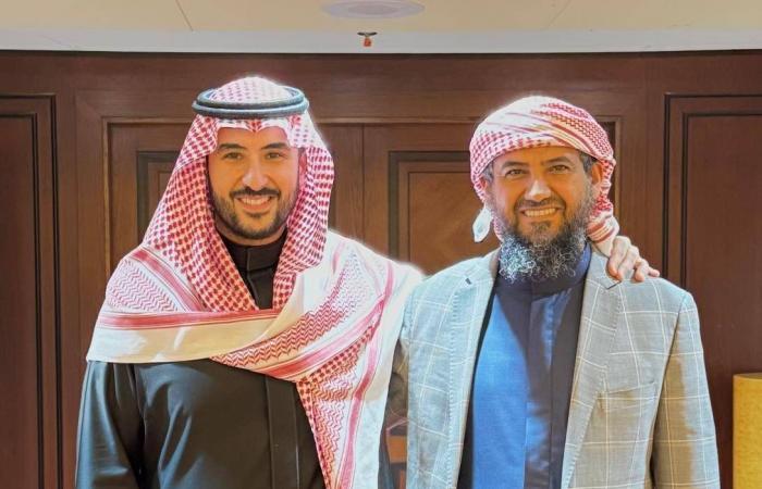 «التحالف»
      باليمن
      يعلن
      فرار
      الزبيدي
      بعد
      توزيعه
      أسلحة
      داخل
      عدن