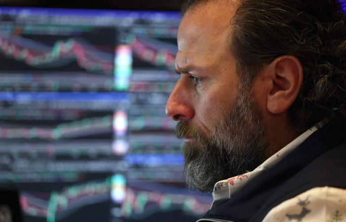 «المركزي
      الصيني»
      يتعهد
      بخفض
      نسبة
      الاحتياطي
      الإلزامي
      وسعر
      الفائدة