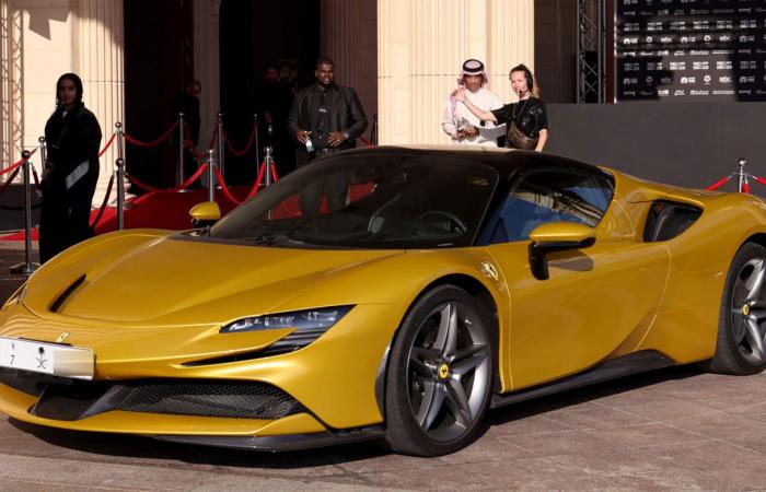 السعودية.. السيارات الرياضية وإعلان أرامكو طرح وقود مخصص لها