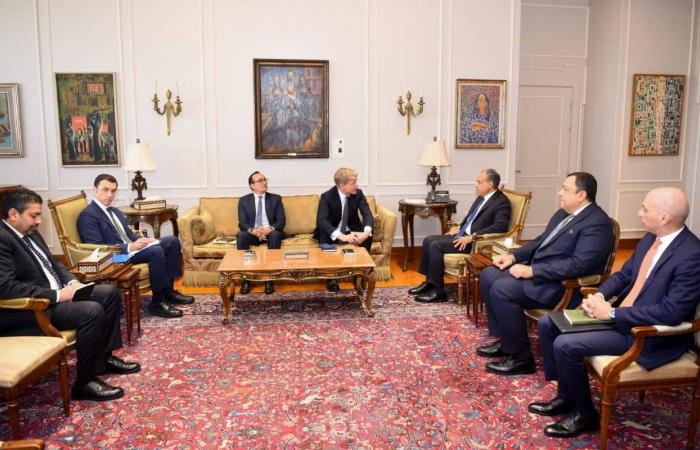 مصر
      تجدد
      دعوتها
      إلى
      حوار
      جامع
      وتسوية
      شاملة
      في
      اليمن