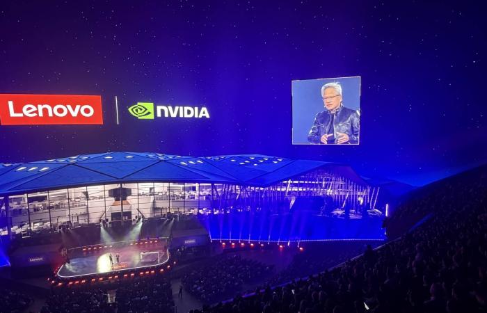 من
      معرض
      «CES»...
      «لينوفو»
      تراهن
      على
      «الذكاء
      الاصطناعي
      الهجين»
      لمنافسة
      عمالقة
      التقنية