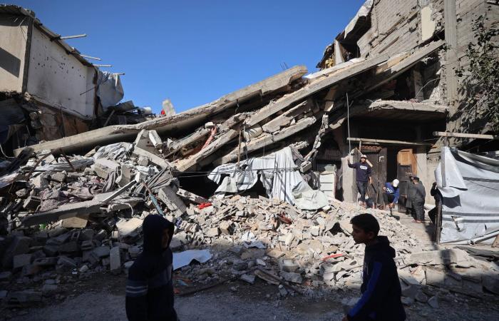 «الرئاسي
      اليمني»
      يُعفي
      وزير
      الدفاع
      ويحيله
      للتقاعد