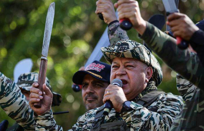 «في
      دائرة
      الخطر»...
      ماذا
      نعرف
      عن
      وزير
      الداخلية
      الفنزويلي
      المعارض
      الشديد
      لواشنطن؟