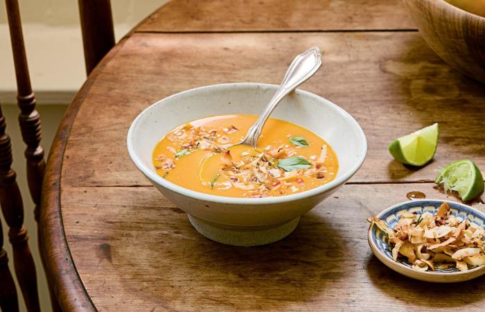 قد يكون الخلاط اليدوي الأداة الأهم في مطبخك