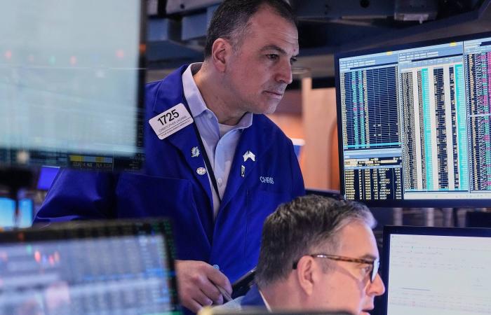 أسواق
      الأسهم
      الخليجية
      تنهي
      جلسة
      الخميس
      بأداء
      متباين