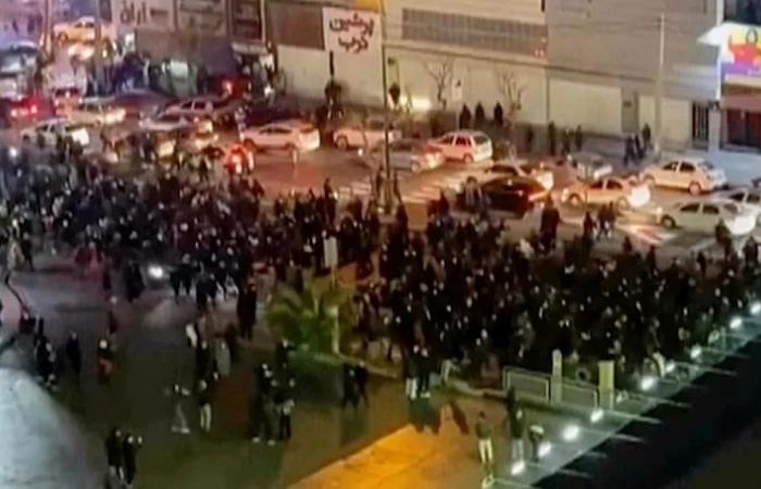 Russian
      naval
      vessel
      joins
      Chinese
      and
      Iranian
      warships
      for
      drills
      off
      South
      Africa