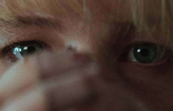 لين
      رامزي
      وجنيفر
      لورنس:
      الأمومة
      تحت
      الضغط