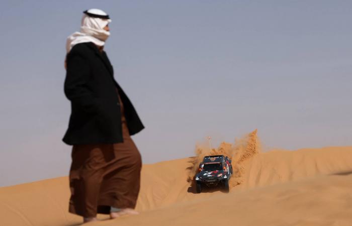 «داكار
      السعودية»:
      العطية
      «ملك
      الكثبان
      الرملية»