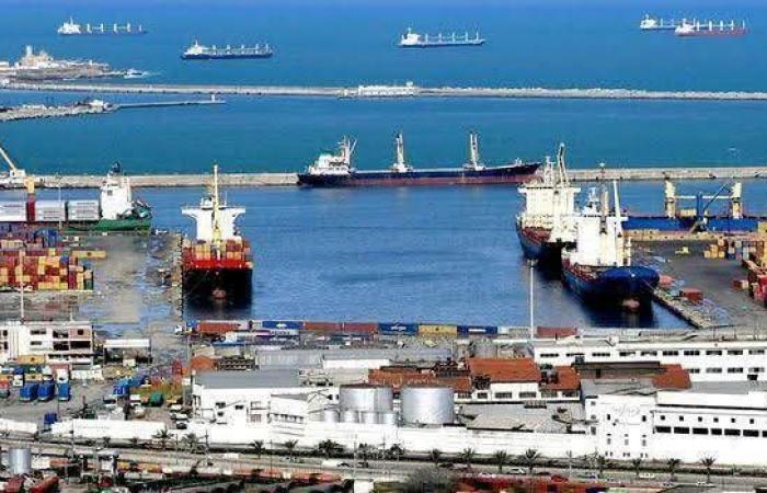 الجزائر:
      استمرار
      إضراب
      النقل
      بالمحاور
      الاستراتيجية...
      و«الموالاة»
      تتحدث
      عن
      «تحريض
      أجنبي»