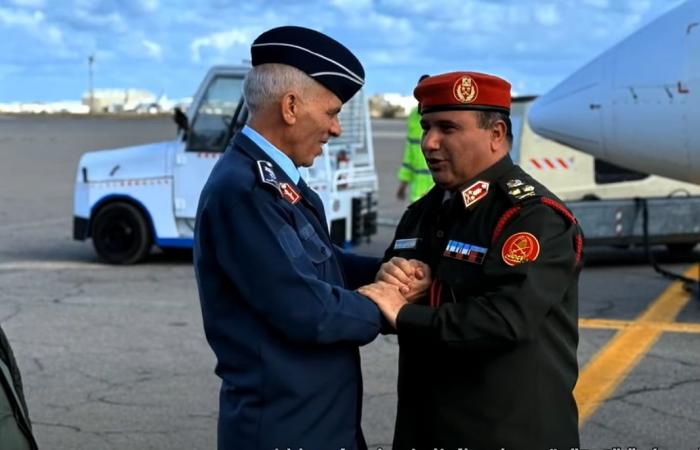 وفد
      لحفتر
      يزور
      غرب
      ليبيا
      لتقديم
      العزاء
      في
      الحداد
      ورفاقه