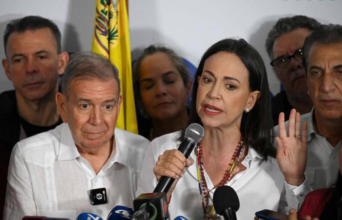 ترمب
      يلتقي
      قادة
      قطاع
      النفط
      لمناقشة
      العلاقة
      مع
      فنزويلا