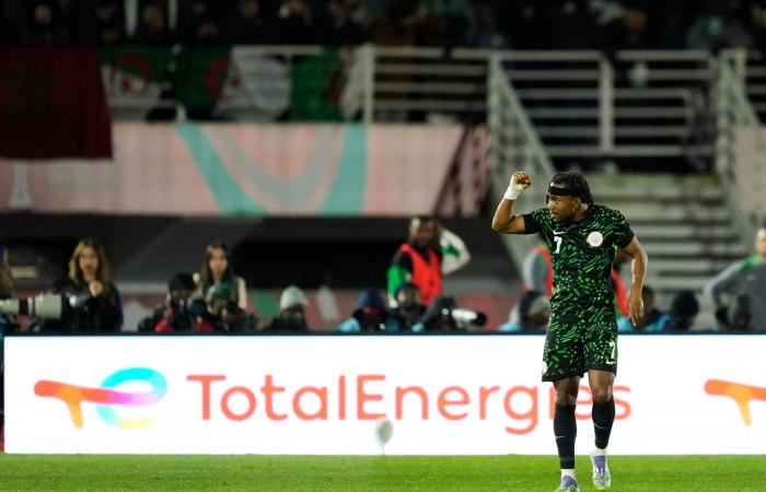 الدوري
      الألماني:
      تعادل
      «مجنون»
      بين
      فرانكفورت
      ودورتموند