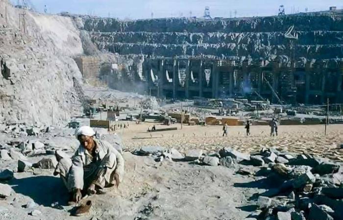 الحكومة
      المصرية
      تنفي
      ظهور
      «إنفلونزا
      الطيور»