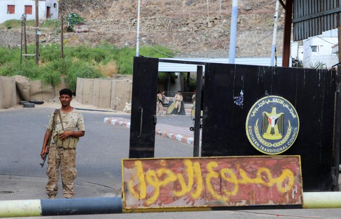 وزير
      الإعلام
      اليمني:
      القضية
      الجنوبية
      أعمق
      من
      التوظيف
      السياسي
      العابر