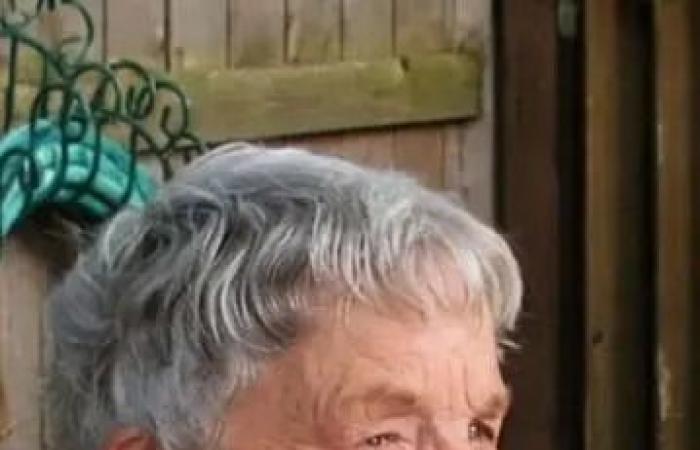 Ruth
      Jones
      McVeigh,
      co-founder
      of
      long-running
      Mariposa
      Folk
      Festival,
      dead
      at
      99