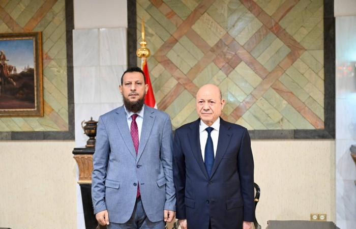 اليمن
      يُشكل
      لجنة
      عسكرية
      عليا
      بقيادة
      «التحالف»
      لاستعادة
      مؤسسات
      الدولة