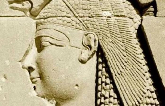 من
      كليوباترا
      إلى
      كوكو
      شانيل...
      «إنفلوينسر»
      و«فاشونيستا»
      من
      زمنٍ
      آخر