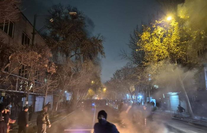 ترمب:
      واشنطن
      «مستعدة
      للمساعدة»
      مع
      استمرار
      الاحتجاجات
      في
      إيران