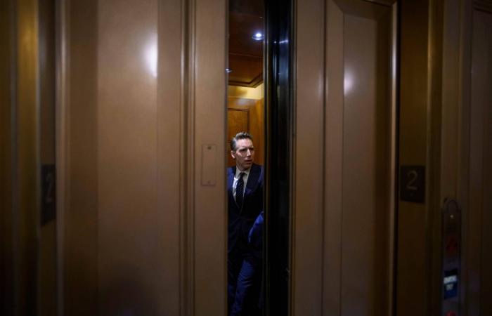 الولايات
      المتحدة
      تحضّ
      رعاياها
      على
      مغادرة
      فنزويلا
      «فوراً»