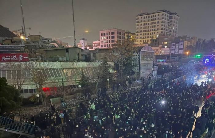 تقرير:
      طائرة
      إف
      35
      التي
      تعدّها
      إسرائيل
      «أعظم
      أسلحتها»
      قد
      تصبح
      «أكبر
      مشاكلها»