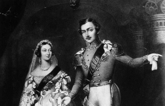 من
      كليوباترا
      إلى
      كوكو
      شانيل...
      «إنفلوينسر»
      و«فاشونيستا»
      من
      زمنٍ
      آخر