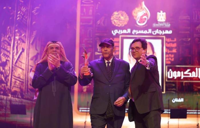 «المسرح
      العربي»
      يحتفي
      بـ«النجوم
      القدامى»
      ويركز
      على
      ورش
      التمثيل