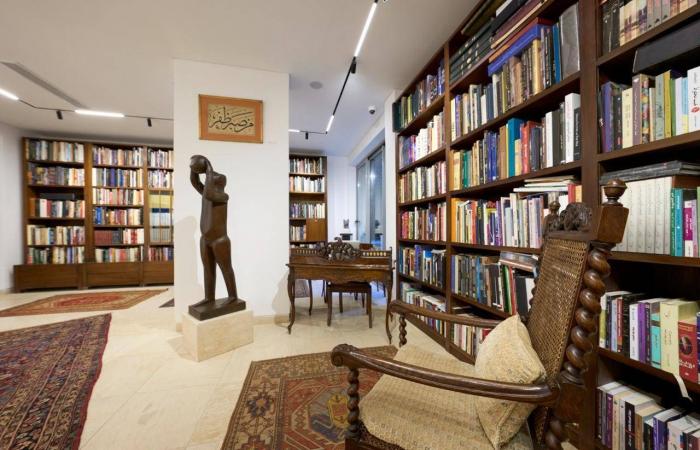 متحف
      فاروق
      حسني
      بمصر
      يراهن
      على
      «حكمة
      اللون»
      و«سر
      التشكيل»