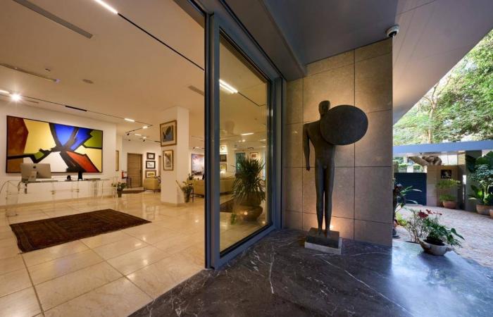 متحف
      فاروق
      حسني
      بمصر
      يراهن
      على
      «حكمة
      اللون»
      و«سر
      التشكيل»