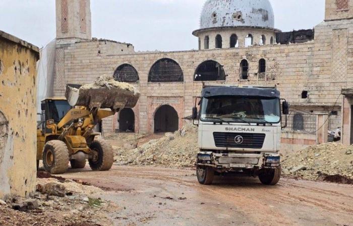 بعد
      انسحاب
      آخر
      دفعة
      من
      «قسد»...
      حلب
      تستعيد
      أحياءها
      وتنظّفها
      من
      آثار
      الدمار