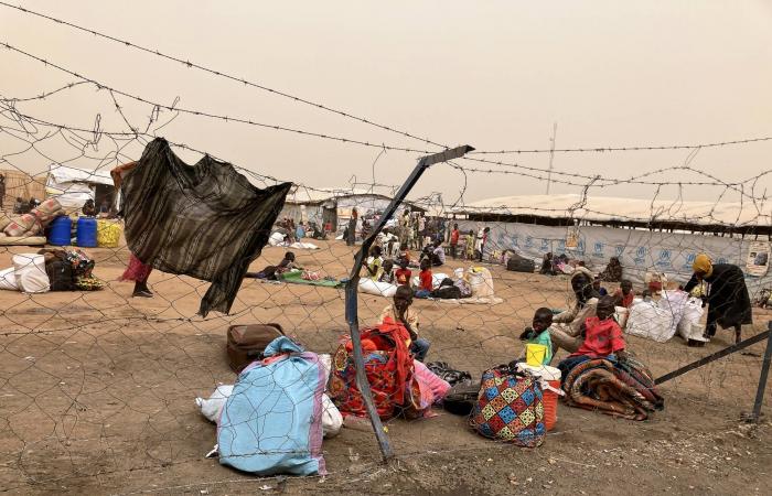 رئيس
      وزراء
      السودان
      يعلن
      عودة
      للحكومة
      إلى
      الخرطوم