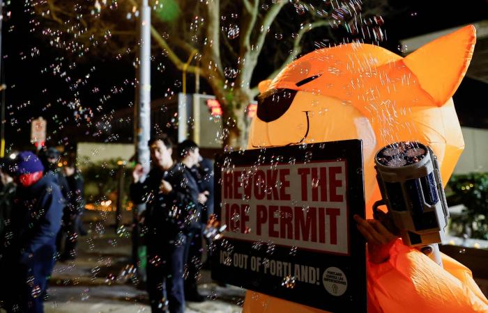 ترمب
      يعيد
      نشر
      رسالة
      تلمح
      لتولي
      روبيو
      حكم
      كوبا