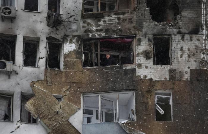 الهجمات
      الروسية
      الجوية
      تحرم
      آلاف
      المنشآت
      الأوكرانية
      من
      الكهرباء
      والتدفئة