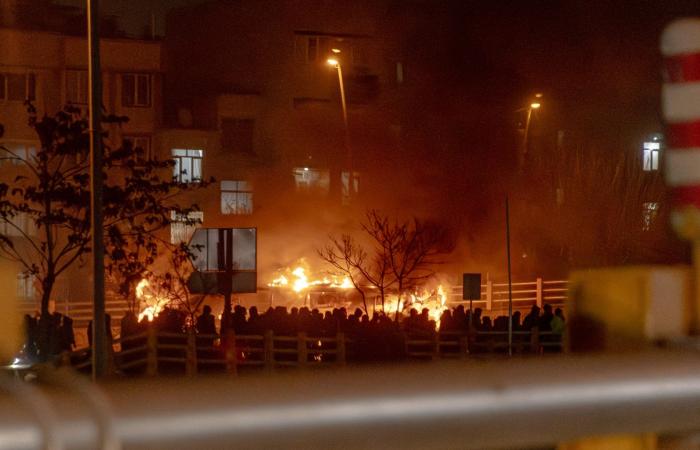 الرئيس الإيراني يحمل "إرهابيين" مرتبطين بالخارج مسؤولية الاضطرابات