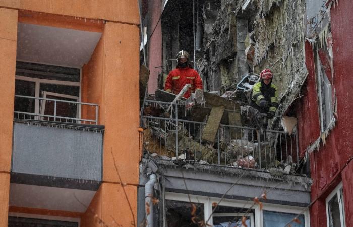 أوكرانيا:
      ألف
      مبنى
      سكني
      في
      كييف
      دون
      تدفئة
      بعد
      هجمات
      روسية