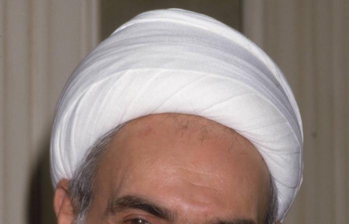 محمد
      مهدي
      شمس
      الدين:
      إيران
      ليست
      مرجعاً
      سياسياً
      ولا
      دينياً
      للشيعة
      في
      العالم