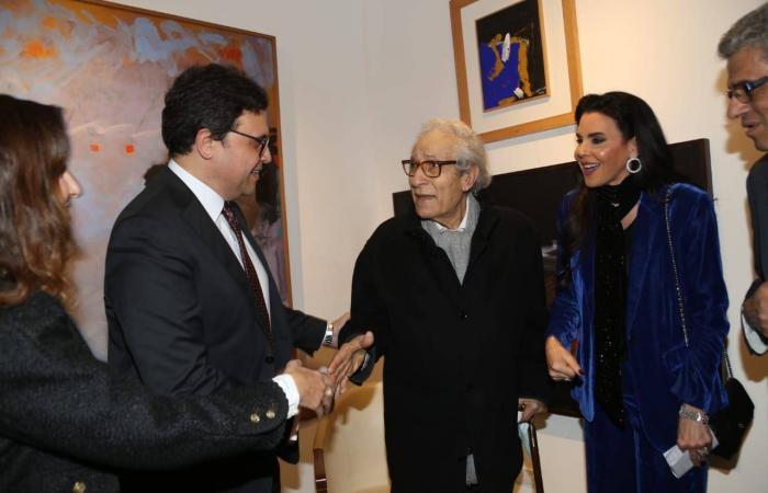 متحف
      فاروق
      حسني
      بمصر
      يراهن
      على
      «حكمة
      اللون»
      و«سر
      التشكيل»