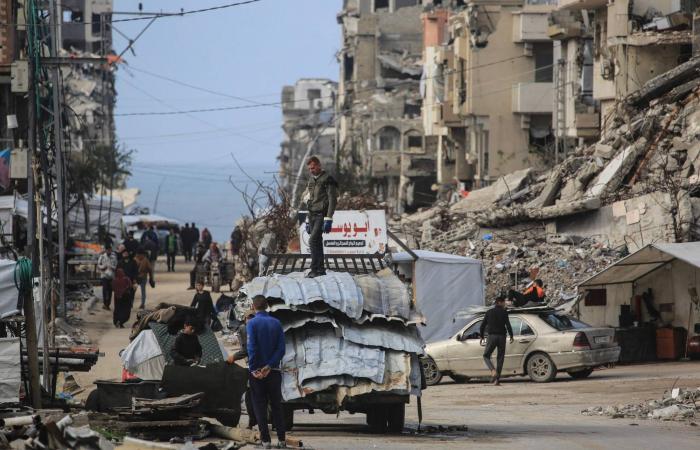 سوريا:
      مقتل
      24
      شخصاً
      جراء
      استهداف
      أحياء
      سكنية
      في
      حلب