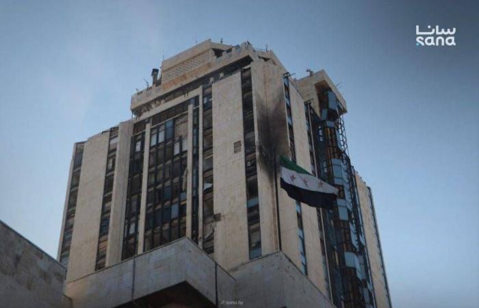 بعد
      انسحاب
      آخر
      دفعة
      من
      «قسد»...
      حلب
      تستعيد
      أحياءها
      وتنظّفها
      من
      آثار
      الدمار