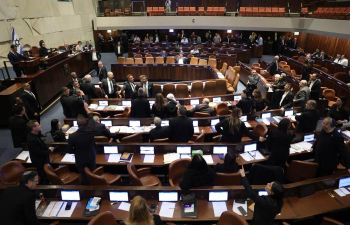 اتصال
      بين
      عراقجي
      وويتكوف...
      وترمب
      يدرس
      «خيارات
      قوية»